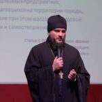 Благочинный Михайловского второго округа иерей Александр Рунов приветствовал участников историко-патриотического лектория